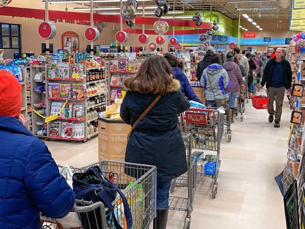 Hệ thống máy tính của siêu thị bị “sập” đúng lúc có khoảng 50 khách hàng đang chờ tính tiền.