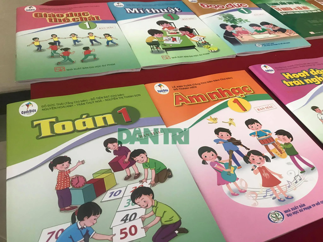 Toán học vốn là một bức tranh đẹp, nhưng với chương trình Toán hiện hành, có thể thấy, phần lớn học sinh chỉ được học “tô lại” bức tranh đó hoặc tô “hàng rào”. Ảnh: Mỹ Hà.