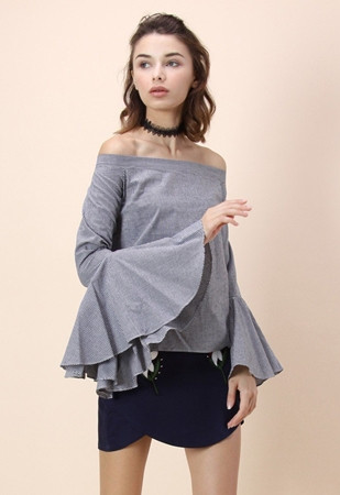 Ôi, tay áo dài rộng thế này thì làm sao ăn uống?