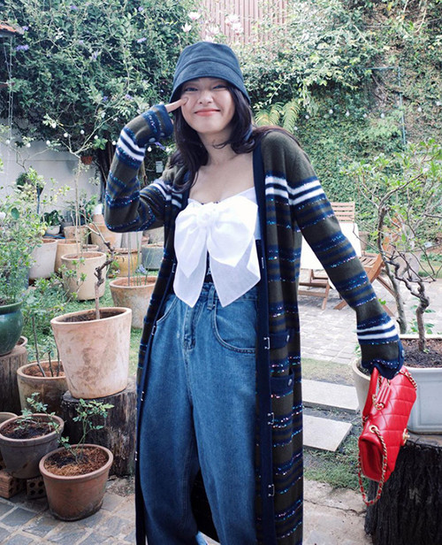 Hàng loạt sao Việt đua nhau chi hàng chục triệu đồng để sở hữu chiếc áo nơ. Trong đó có Châu Bùi.