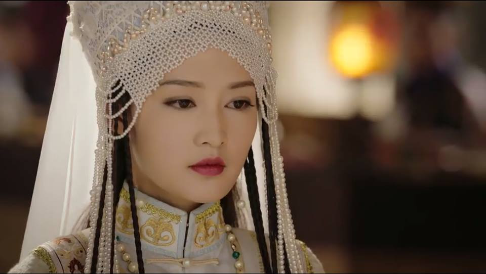 Hàm Hương Kiến vừa xuất hiện...