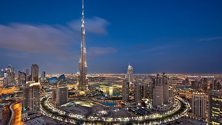 Thành phố Dubai nổi tiếng với rất nhiều tòa nhà cao chọc trời, trong đó có tòa nhà Burj Khalifa cao nhất thế giới với kiến trúc độc đáo bao gồm 153 tầng là biểu tượng của Dubai. (Ảnh: KT)