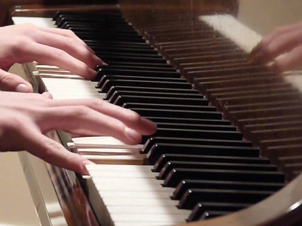 Tiếng đàn piano mỗi cuối tuần đã luôn tạo ra cảm giác vui vẻ, hạnh phúc.