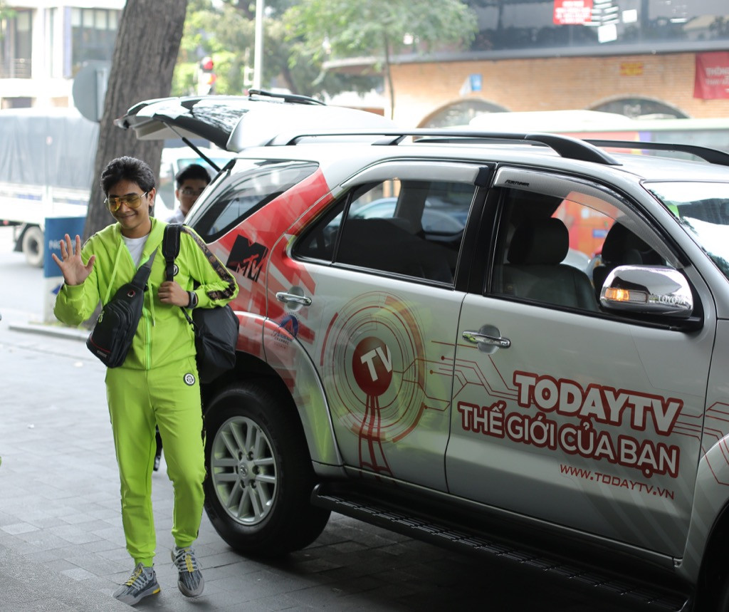 Mỹ nhân Shivani Surve và sao teen Ấn Độ Kartikey Malviya đến Việt Nam ảnh 3