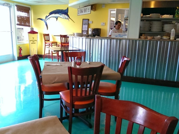 Tiệm hải sản, nơi cô Catherine làm thêm.