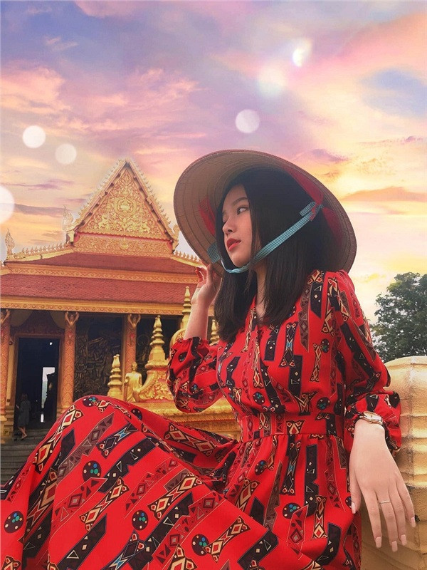 Chỉ cần một chiếc váy hợp tông là đã có ngay một bức ảnh "check-in Thái Lan" xịn xò rồi.