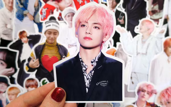 V (Kim Taehyung) là một trong những idol Kpop nổi tiếng nhất hiện nay.