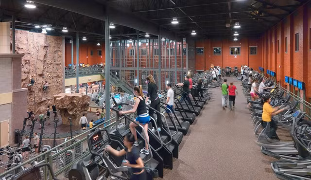 Phòng tập thể dục Cary Street Gym tại đây đã giành được một số giải thưởng thiết kế quốc gia lớn. Ảnh: Kjellstrom + Lee Construction.