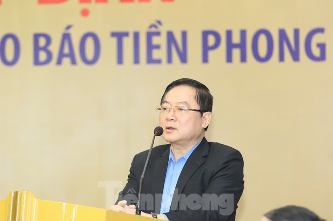 Tổng Biên tập báo Tiền Phong Lê Xuân Sơn phát biểu tại hội nghị. Ảnh: Như Ý.