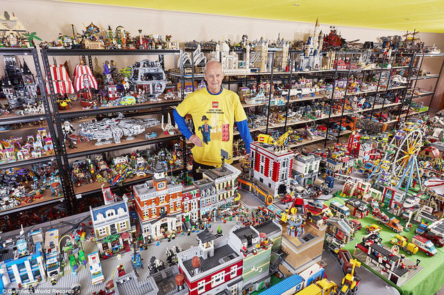 Bộ sưu tập xếp hình, của tư nhân, lớn nhất thế giới có 3.837 mô hình, chủ nhân là ông Frank Smoes đến từ Melbourne, Úc.