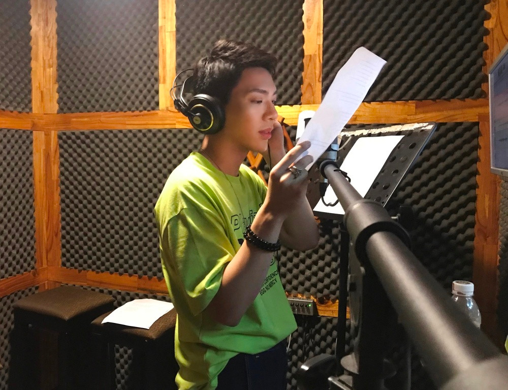 Những hình ảnh của cả ba cùng trong phòng thu bị rò rỉ cách đây không lâu.