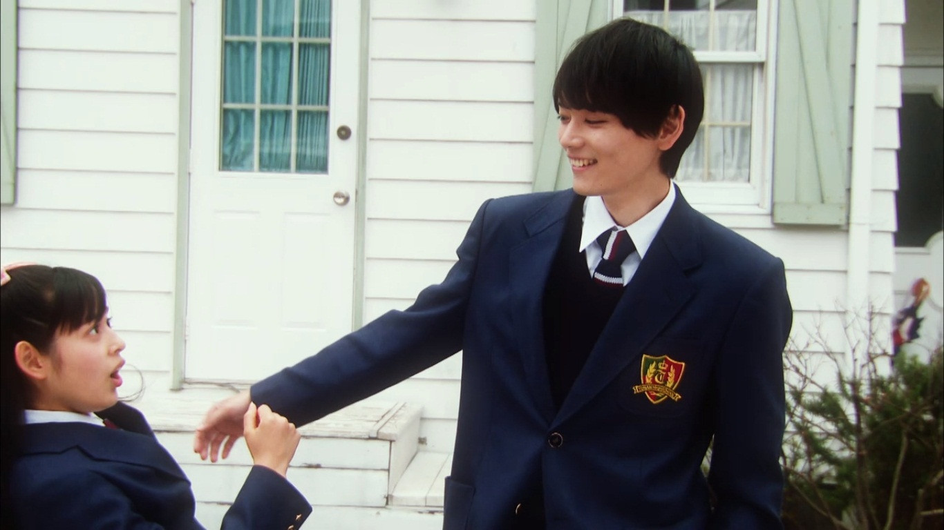 Khi crush chủ động ôm bạn và còn cười với bạn thì bạn sẽ phản ứng như cô nàng Kotoko thôi!