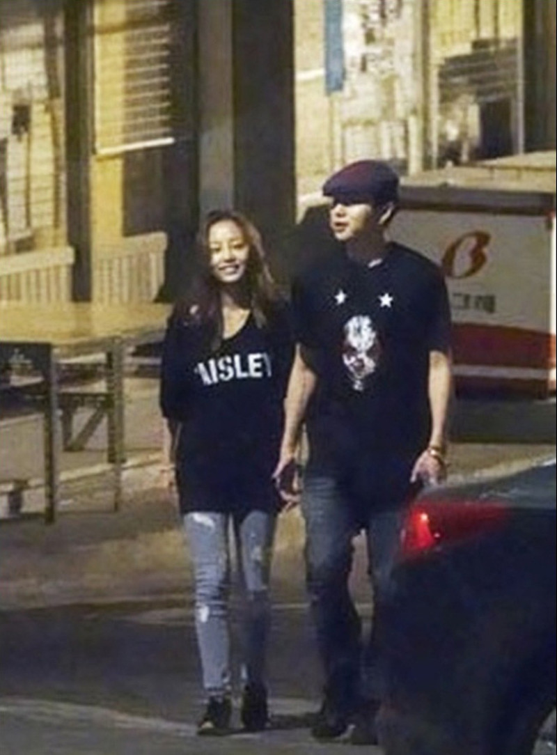 Sắp đến “ngày truyền thống Dispatch”, ôn lại xem “hung thần showbiz” đã khui những cặp đôi nào ảnh 16