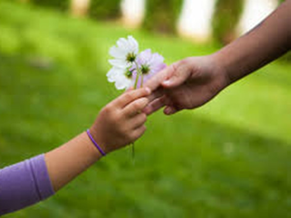 Hãy nghĩ xem mình có thể cho đi những gì – đó mới là điều mang lại hạnh phúc.