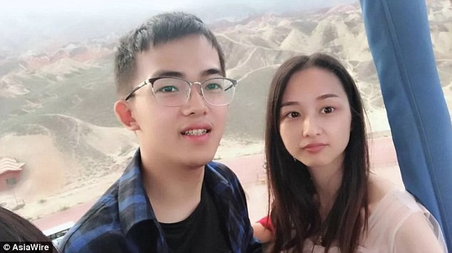 Hình ảnh của Zhou Wei và chồng.