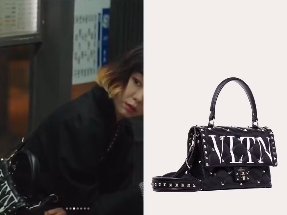 ''Điên nữ'' Yi Seo có lẽ là tín đồ của túi Valentino. Ở tập 5, cô nàng xài túi xách màu đen của hãng có giá 2.995 USD (khoảng 70 triệu đồng).