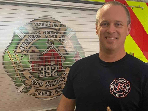 Bác Duane Reddick rất xúc động khi có người thanh toán hóa đơn cho mình và các đồng đội.