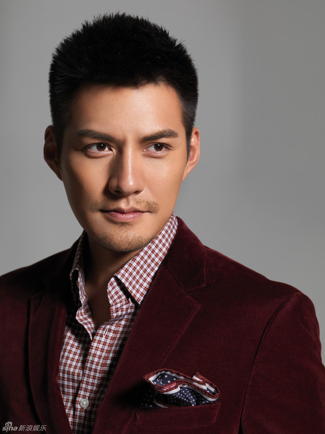 Nghiêm Khoan cùng Hoắc Kiến Hoa, Chung Hán Lương và Kiều Chấn Vũ được mệnh danh là “Thiên nhai tứ mỹ”.