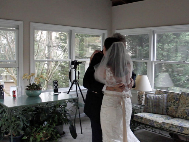 Ông Lynn nắm tay con gái cùng khiêu vũ trước khi qua đời.