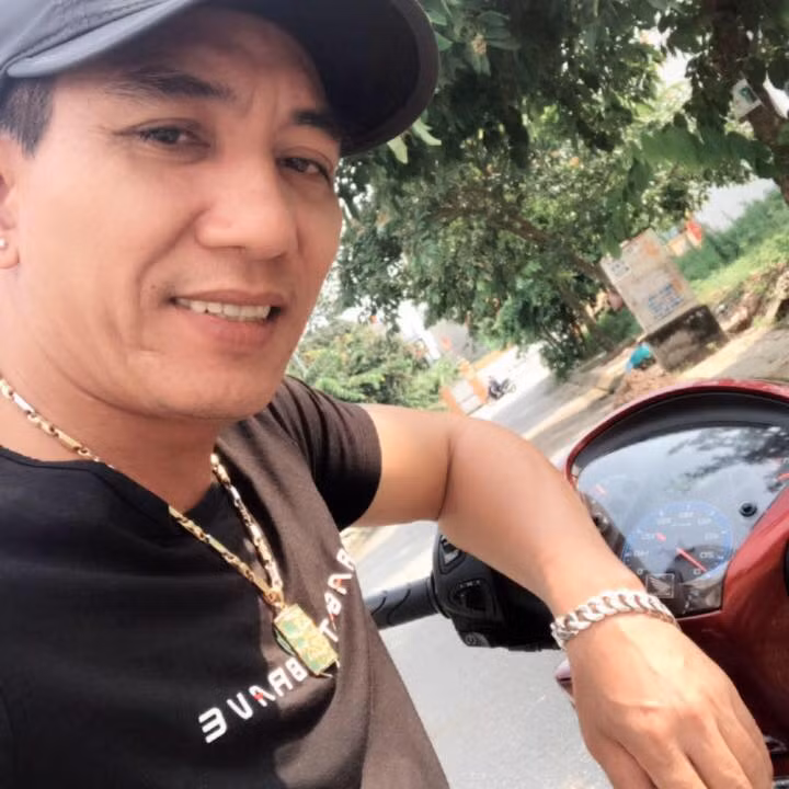 Phạm Văn Kiểm (còn có tên khác là Hiếu) là trùm bất động sản có tiếng ở địa phương.