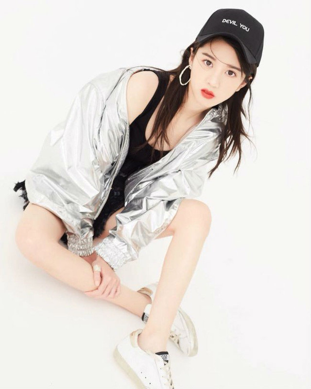 Xinh đẹp, dễ thương, cao ráo, học giỏi, hát hay, diễn phim siêu, đàn piano đỉnh... là tất cả những gì người ta nhắc đến Eleanor Lee.