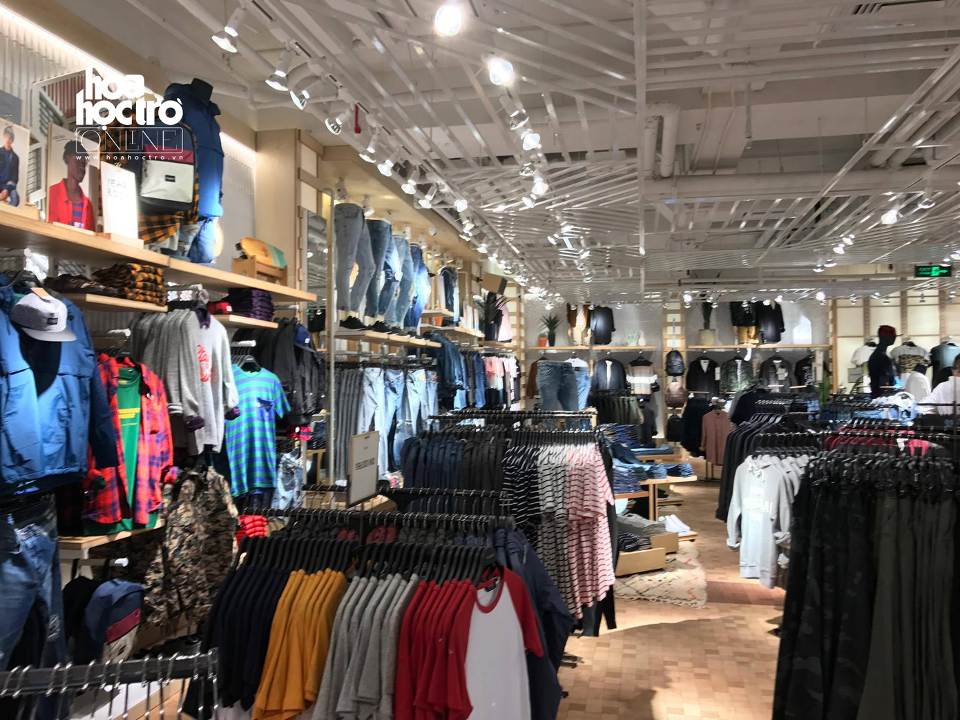 Pull&Bear Việt Nam gây bất ngờ với mức giá "rẻ điên đảo" chỉ từ 149K ảnh 4 Pull&Bear Việt Nam gây bất ngờ với mức giá "rẻ điên đảo" chỉ từ 149K ảnh 4