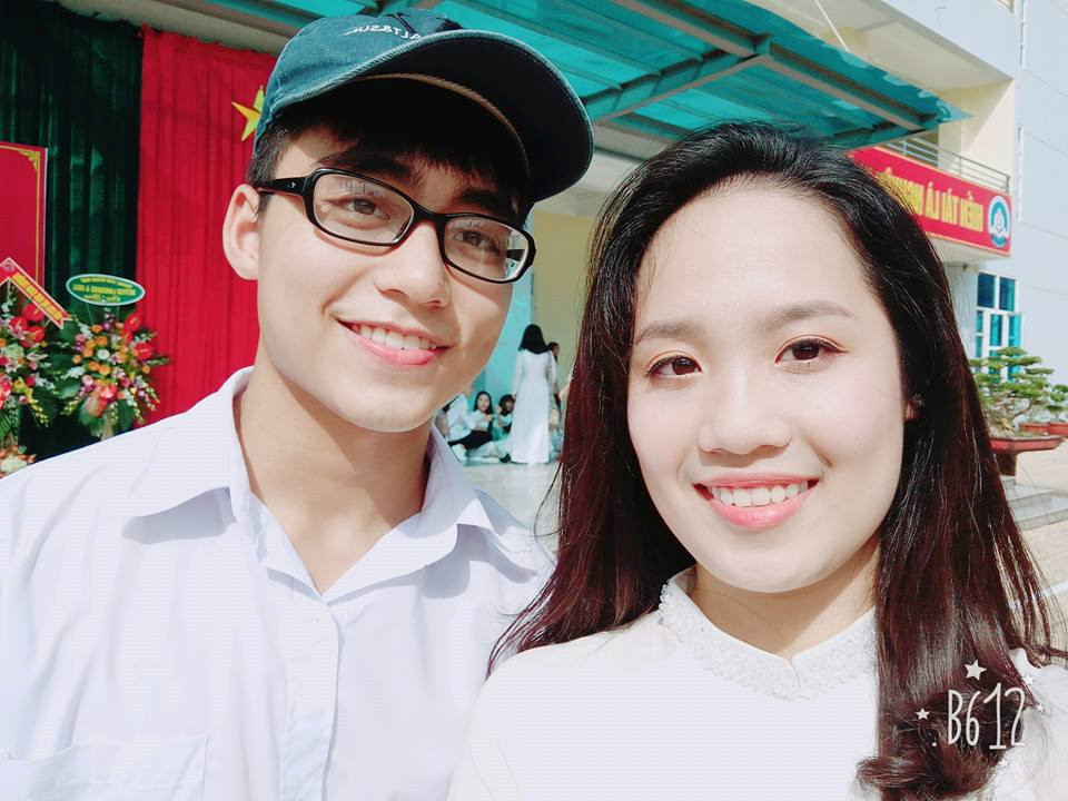 Việt Hoàng sở hữu vẻ ngoài khá điển trai được nhiều bạn nữ yêu mến.