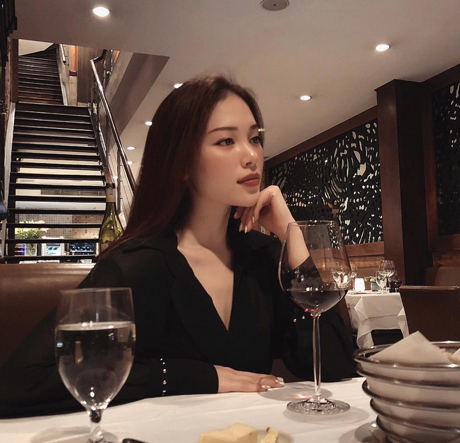 Cận cảnh nhan sắc xinh đẹp của Linh Rin.