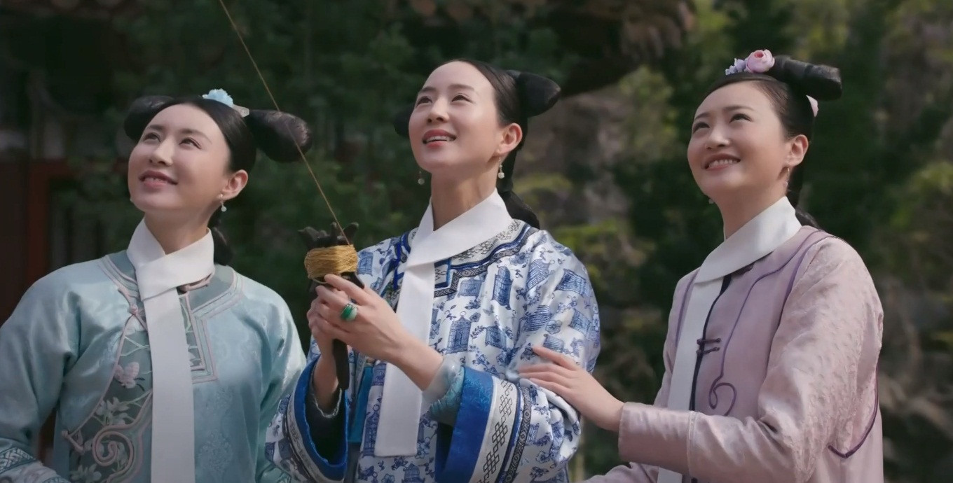 Những ngày Như Ý ở trong lãnh cung, không chỉ lén mang đồ dùng cần thiết cho Như Ý, Hải Lan còn thả diều để Như Ý có thể nhìn thấy.