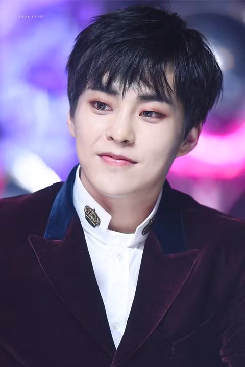 Khi Xiumin lấy lại được vóc dáng khỏe mạnh, thì ai cũng mừng cho anh cả của EXO. Rõ ràng là quá gầy thì cơ thể sẽ không đủ sức để làm việc, và cũng chẳng có người siêu gầy nào được khen đẹp trai cả.