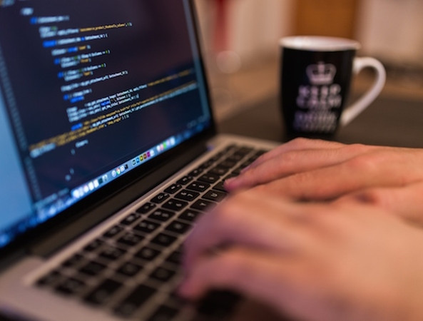 Những người có bán cầu não trái hoạt động mạnh hơn rất hợp làm lập trình viên.