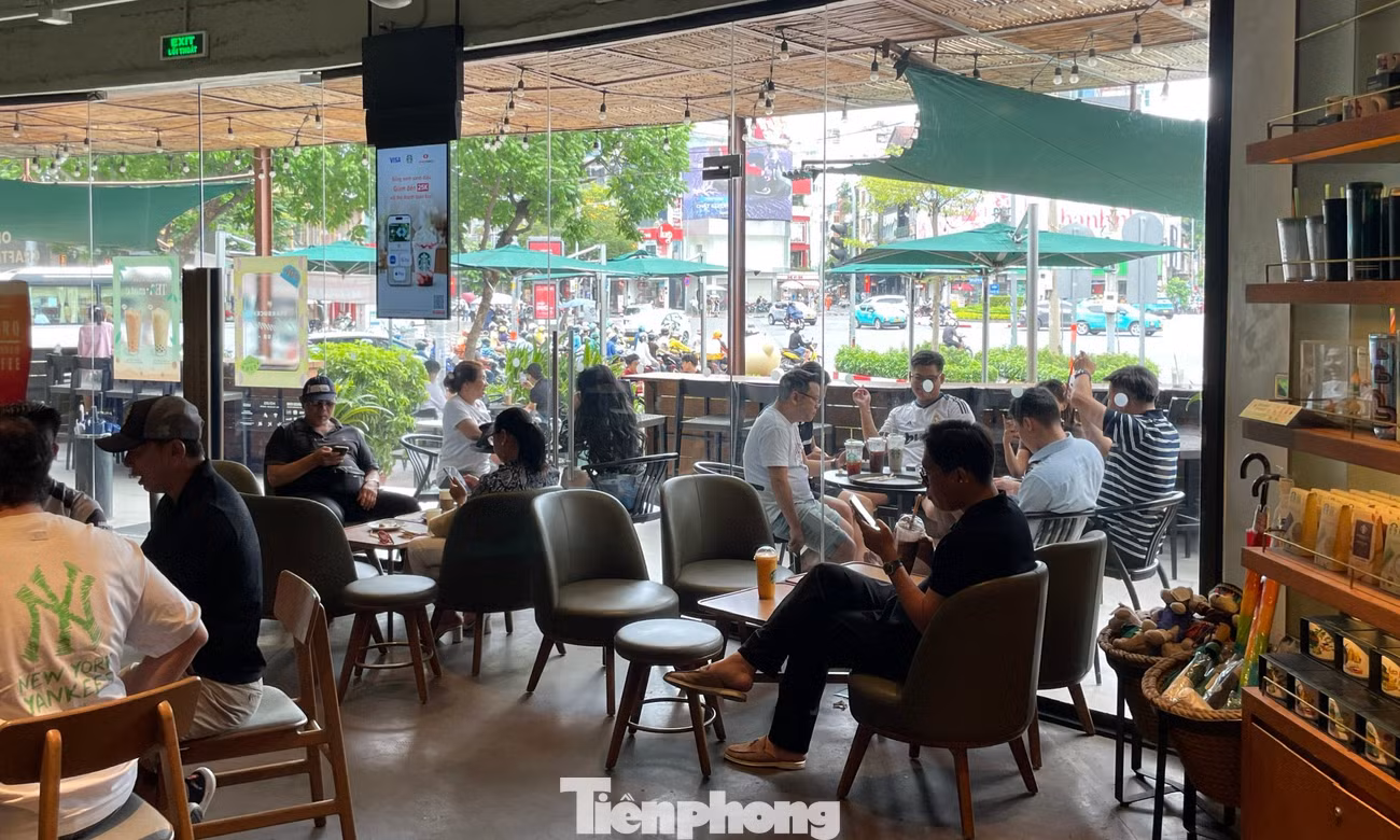 Quán vắng nhạc, khách vẫn đông