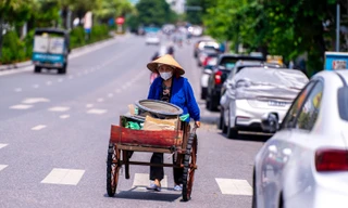 Người dân Quảng Ninh oằn mình trong cái nắng hơn 40 độ
