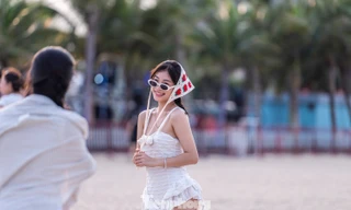Nắng nóng trên 40 độ, nhiều người đổ về biển Bãi Cháy giải nhiệt