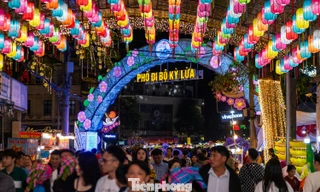 'Biển người' trẩy hội Lạng Sơn