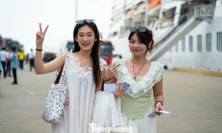 Tàu biển quốc tế chở gần 2.400 khách du lịch Quảng Ninh mùng 1 Tết