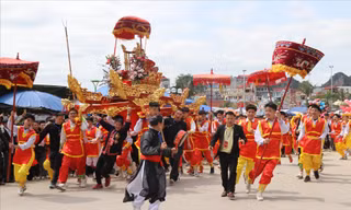 Người Lạng Sơn dọn nhà, sắp cỗ, mời du khách ăn ở miễn phí