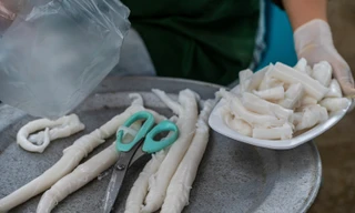 Độc lạ bánh 'gật gù' khách ăn cả cân không chán