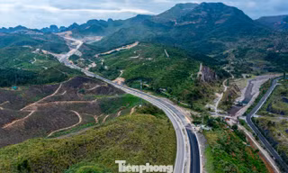 Trên công trường dự án hơn 1.800 tỷ đồng 'phá núi mở đường' của Quảng Ninh