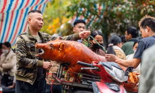 Độc đáo đặc sản lợn quay mác mật nức tiếng xứ Lạng