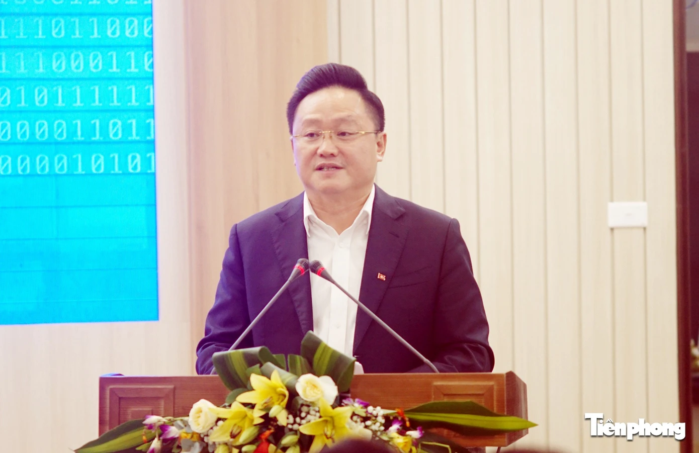 Ông Phan Văn Hùng, Phó Tổng Biên tập báo Nhân Dân.