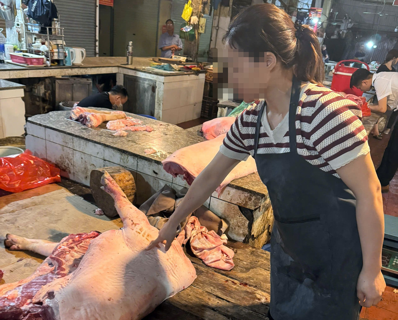 Thịt lợn bệnh được bán ở chợ. thit-lon-1.jpg