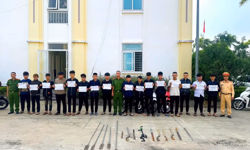 Nhiều học sinh liên quan vụ hàng chục đối tượng mang hung khí đi giải quyết mâu thuẫn