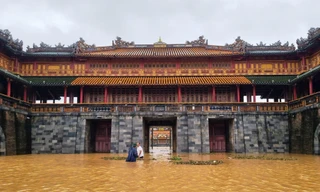 Cảnh lũ lớn 'bao vây' khu vực Đại Nội và hệ thống Di sản Huế