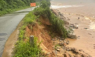 Áp thấp nhiệt đới áp sát sau bão số 12, Huế căng mình chống sạt lở, điều tiết hồ chứa