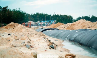 Huế khẩn cấp xử lý khu vực sạt lở bờ biển nghiêm trọng