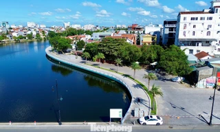 Hình hài tuyến đường đi bộ mới uốn lượn lạ mắt ven sông Hương