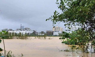 Hơn 3.000 người ở Huế phải sơ tán, nước sông Bồ vượt mốc lũ lịch sử