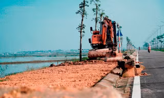 Bóc dỡ hàng trăm m3 đất đá 'lởm' ra khỏi dự án giao thông gần 195 tỷ tại Huế