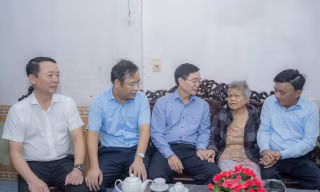Thường trực Ban Bí thư Trần Cẩm Tú: Huế cần tập trung cao nhất cho công tác khắc phục hậu quả thiên tai